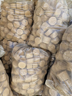 Dřevěné brikety á 150,- za pytel cca 25-30 kg