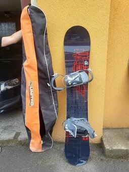 Snowboard s vakem + boty