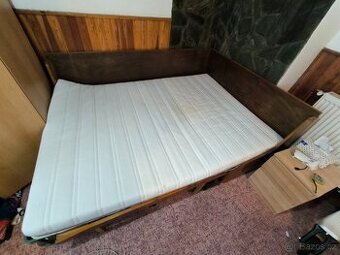 Rozkládací postel s úložným prostorem a matrací