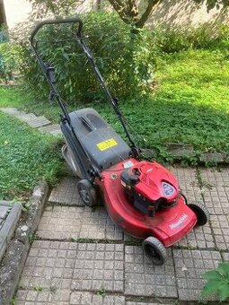 Benzínová sekačka s pojezdem Mountfield