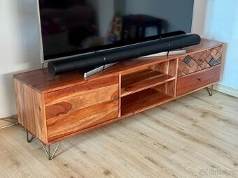 Nízká komoda XXXLutz z řady Ambia Home Akácie (160/45/35 cm)