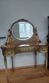 Toaletní stolek se  zrcadlem