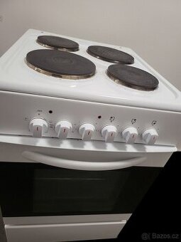 úzký sporák elektrický, rošt, pekáč