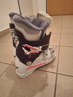 Prodám dívčí lyžařské boty Nordica vel. 240-245