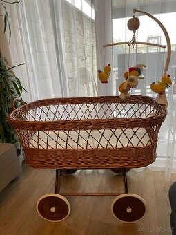 Proutěný koš na miminko Scarlett včetně žlutého potahu