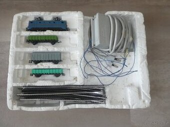 Modely vláčků TT včetně kolejí a trafa