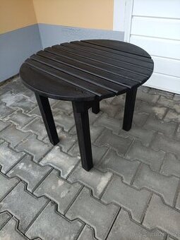 Dětský dřevěný stolek