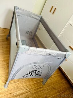 Cestovní skládací postýlka