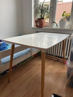 Stůl pracovní/jidelni