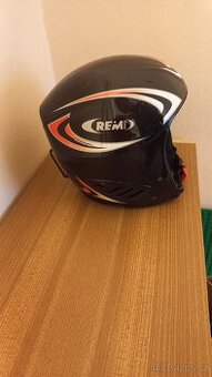 dětská lyžařská helma, helma na lyže,