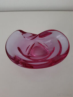Nádherná menší miska z hutního skla, autor Miloslav Klinger