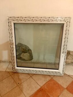 Okno 79 x 92 cm, doprava