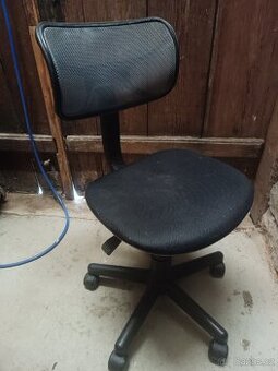 Dětská otočná židle