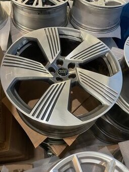 origo sada Audi E tron E-tron r21