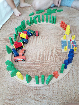 Dřevěné koleje, mosty, mašinky, auta