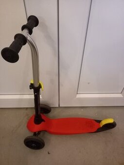 Prodám dětskou koloběžku. Je v pěkném stavu. Viz. foto.