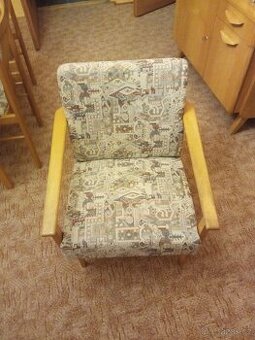 Starý rozkládací gauč