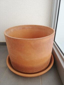 Prodám velký květník.