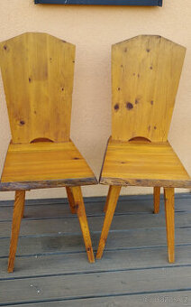 dvě židle z masivu. Cena za obě