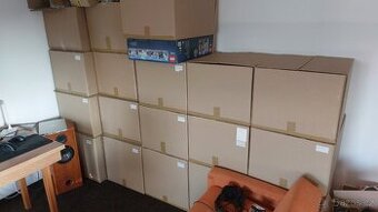 velké množství nových LEGO stavebnic