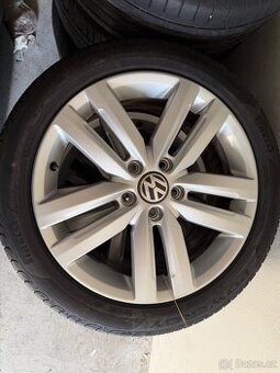 Originální kola Volkswagen R17 + zánovní Pirelli 225/45/17