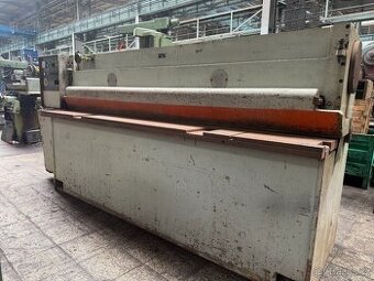 Tabulové nůžky NTC 2500/4