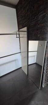 Předsíňová stěna, zrcadlo