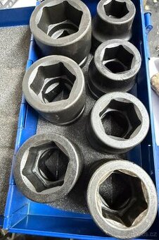 Prodám sadu kovaných ořechů 1”