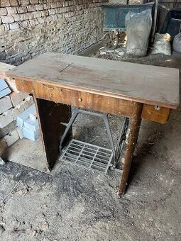 Stůl od šicího stroje / vybavení do kavárny / k rekonstrukci