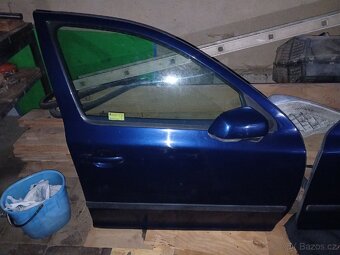 Škoda octavia 2  pravý přední dveře