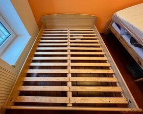 postel 160x200 smrk + matrace, chránič, 3x prostěradlo