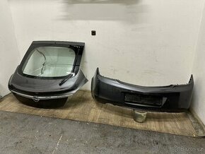 Opel Insignia hatchback víko kufru a zadní nárazník