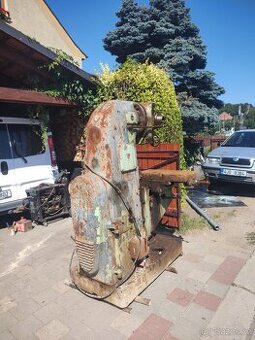 Svislá fréza zbrojovka Brno F402