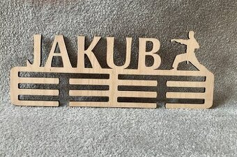 Věšák na medaile karate se jménem Jakub