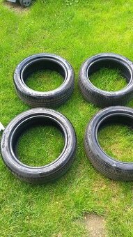 Barum Bravuris 5 215/50 R17 95Y XL vzorek je 4x6.5mm