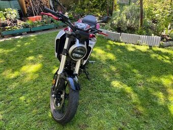 Honda cb125r
