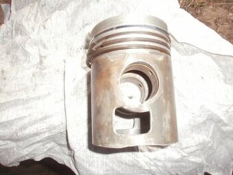Píst HOLDER A12