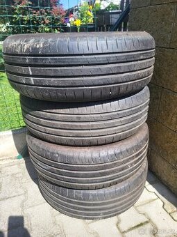215/55 R17 Goodyear zánovní letní pneu DOT0422