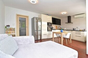 Pěkný byt 3+kk, 62m2, 3,patro, terasa, garáž