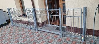 Prodám plot s posuvnou bránou.