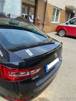 Superb 3 křídlo spoiler nový