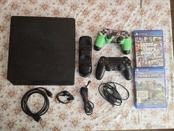 PlayStation 4 + dva ovladače + dvě hry