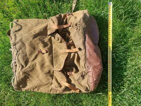 Retro starý turistický batoh