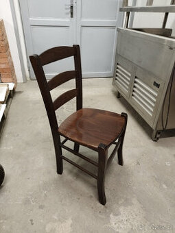 Tmavá jídelní židle