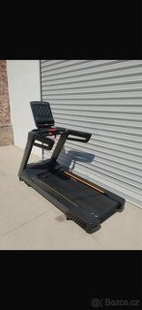 Profesionální běžecký pás Matrix Performance , Endurance