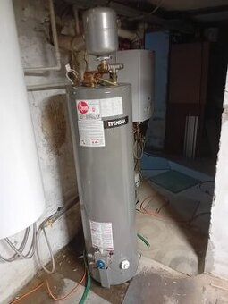 Stacionární plynový ohřívač vody,funkční