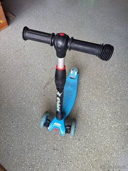 Dětská tříkolka - koloběžka - svítící kolečka