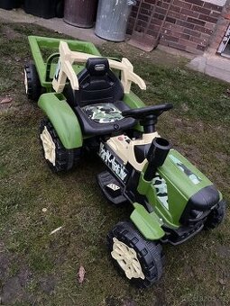 Dětský elektrický traktůrek  – málo používaný + nabíječka