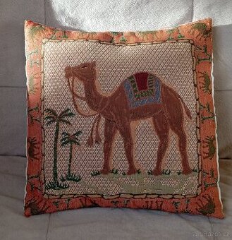 Polštářek "velbloud"