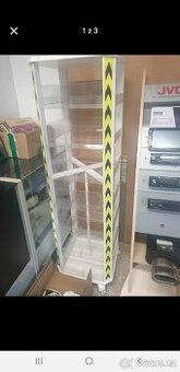 Otočný stojan na DVD, hry, filmy atd.